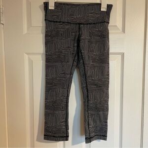 Lululemon Maze Jacquard White Black Wunder Under Crop Leggings Size 6